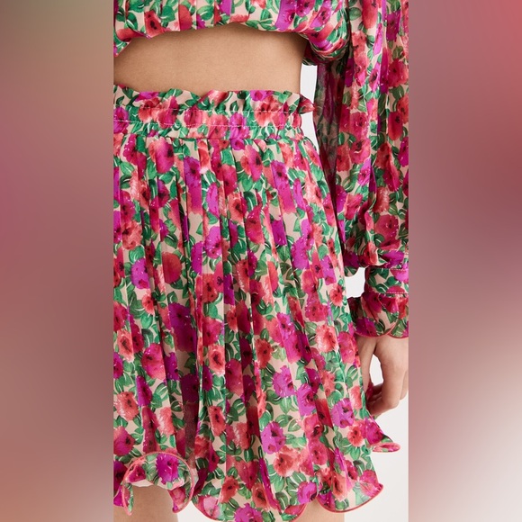 ENDLESS ROSE FLORAL PLEATED MINI SKIRT AND BUBBLE TOP SET SIZE MEDIUM - Picture 9 of 16